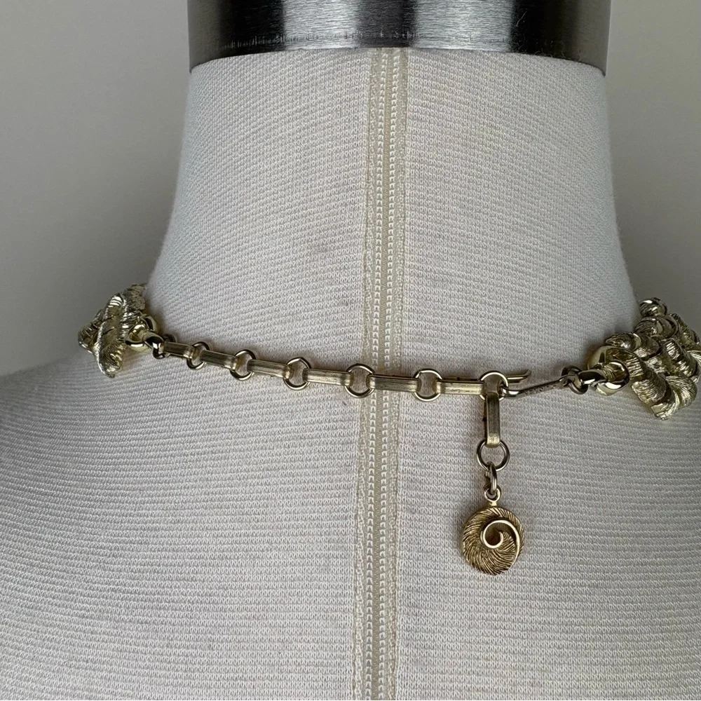 Vintage Lisner Choker Necklace Gold Tone Leaf Links Retro Necklace Classic Style